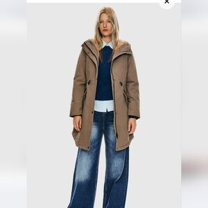 Orolay Fleece-Lined Hooded Parka Jacket with Pockets. Khaki. Size Small.